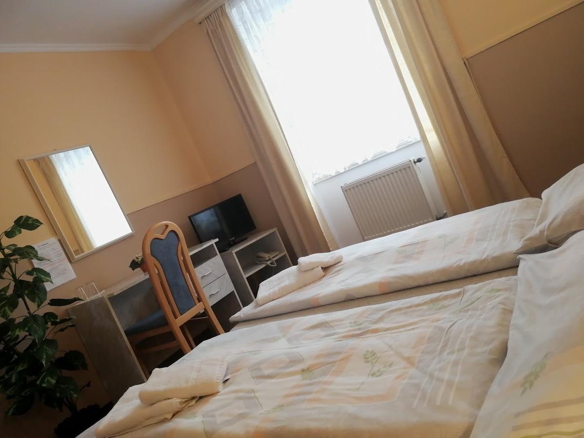Hotel Wertheim Praha Bagian luar foto