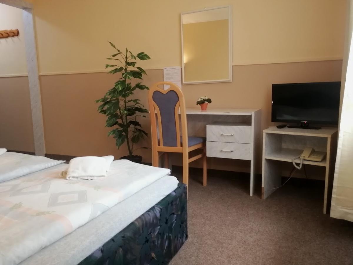 Hotel Wertheim Praha Bagian luar foto