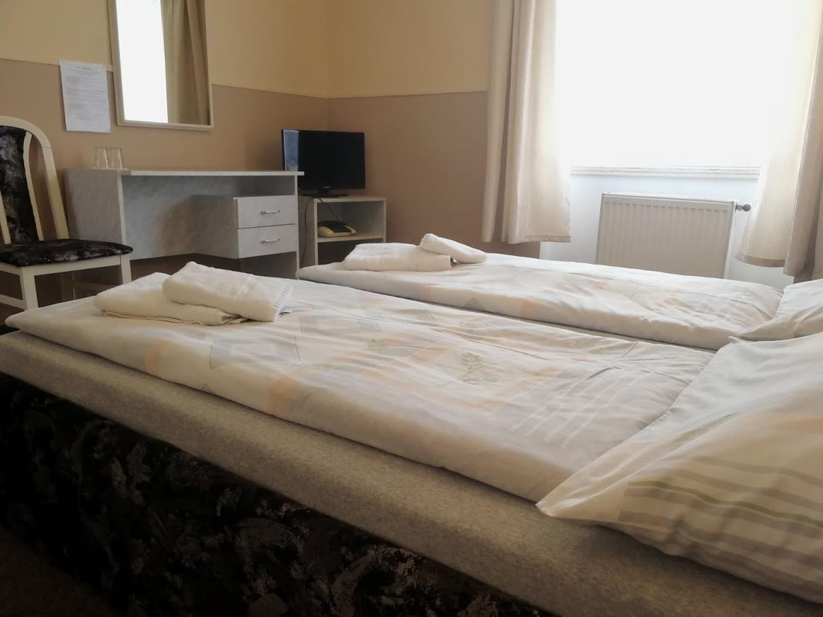 Hotel Wertheim Praha Bagian luar foto