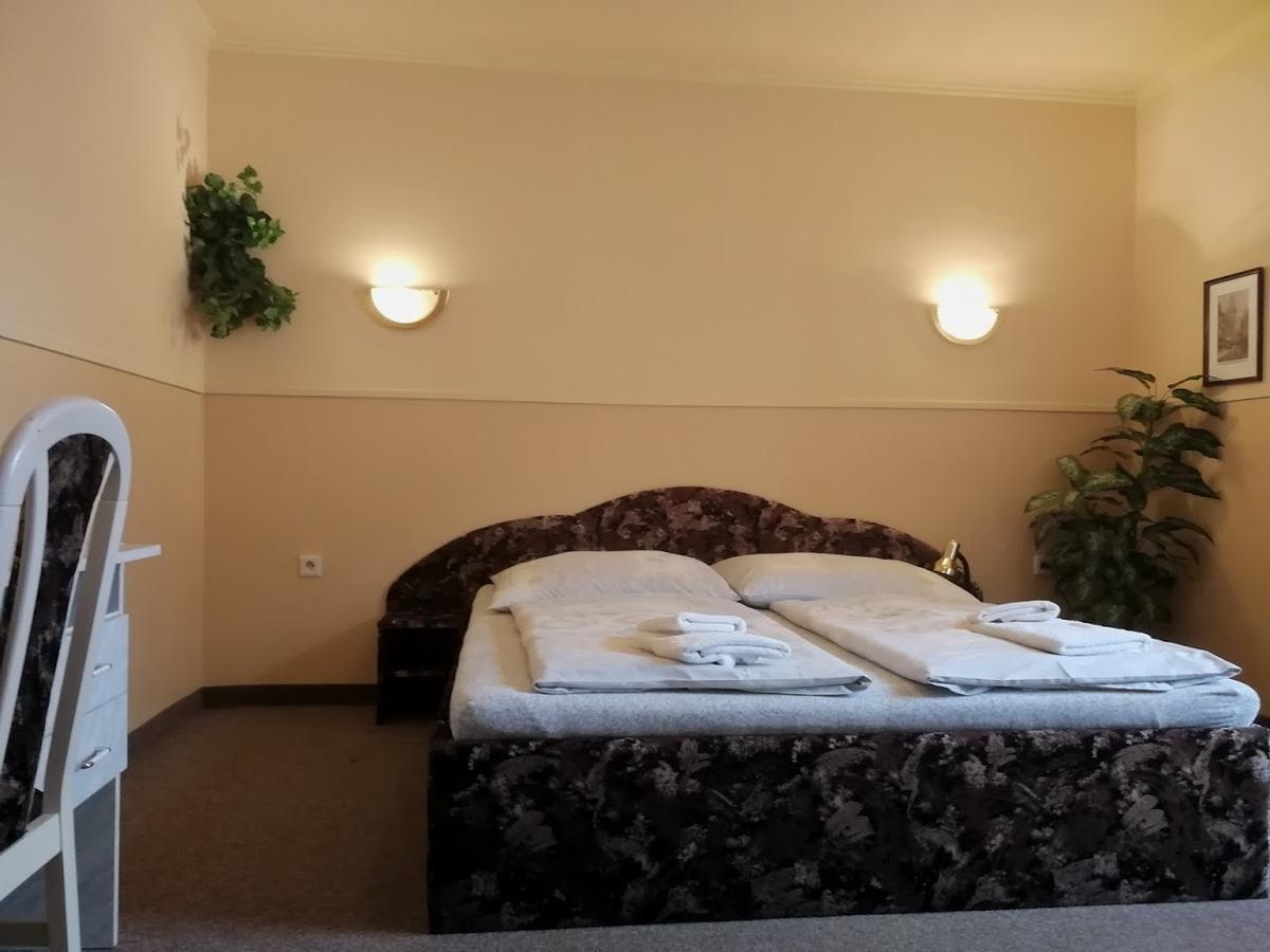 Hotel Wertheim Praha Bagian luar foto