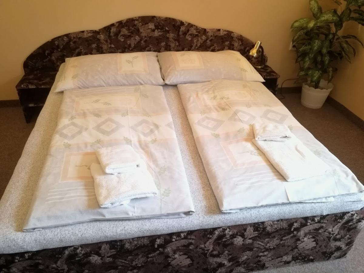 Hotel Wertheim Praha Bagian luar foto