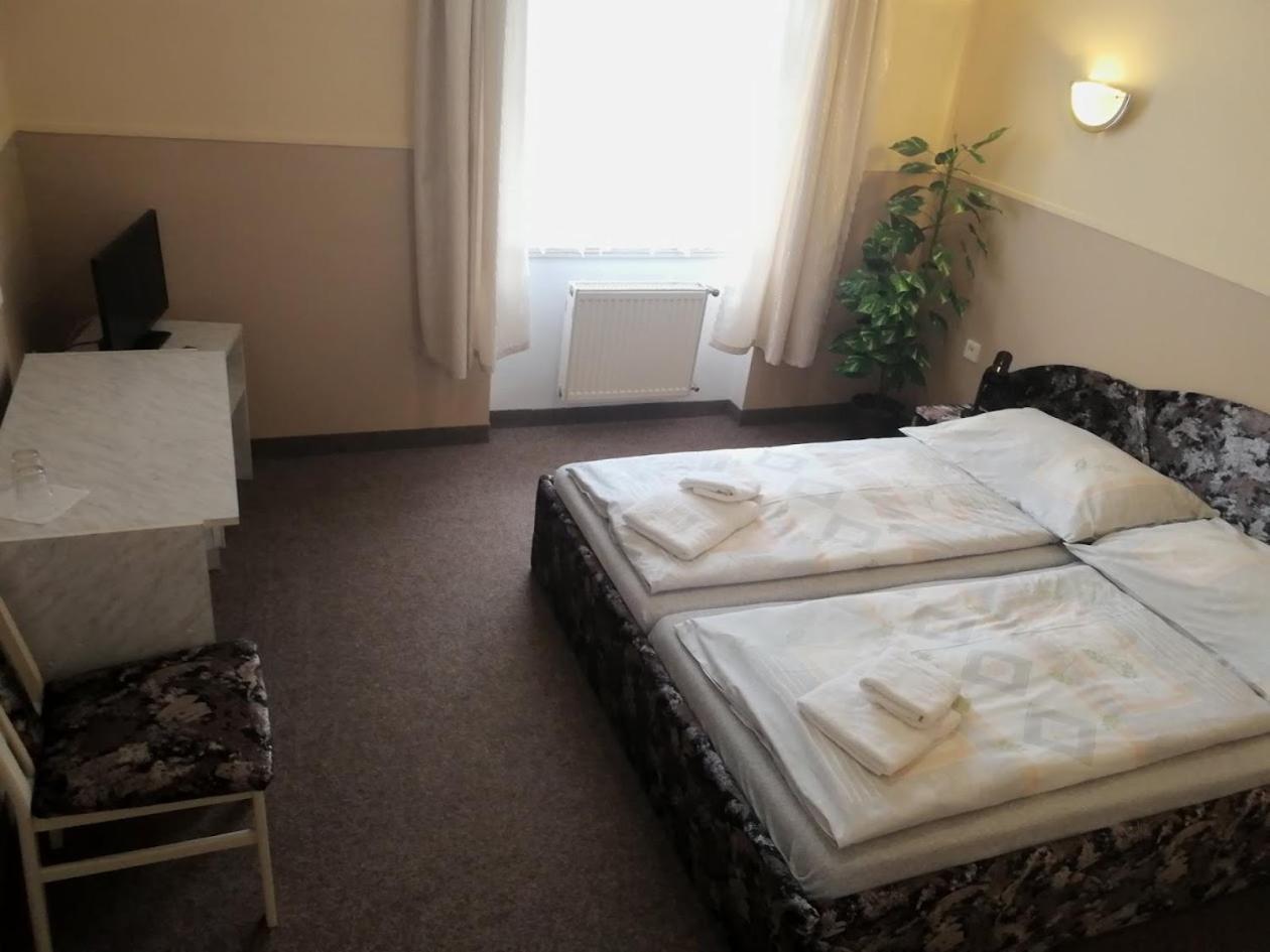 Hotel Wertheim Praha Bagian luar foto