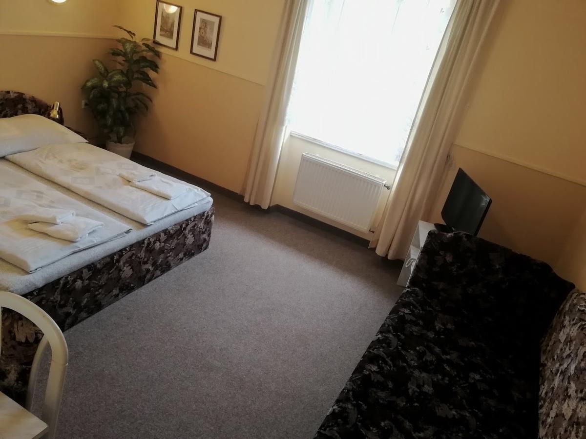 Hotel Wertheim Praha Bagian luar foto