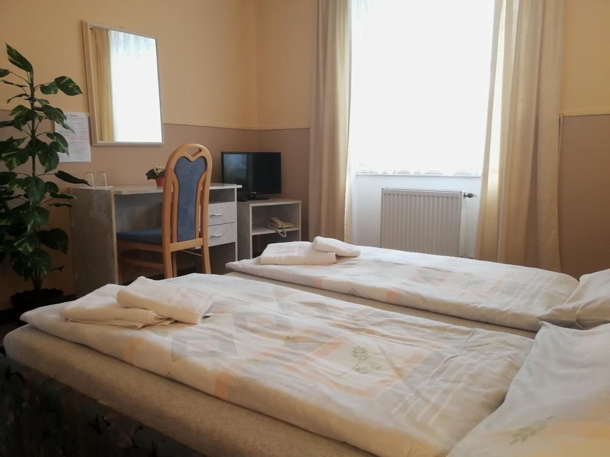 Hotel Wertheim Praha Bagian luar foto
